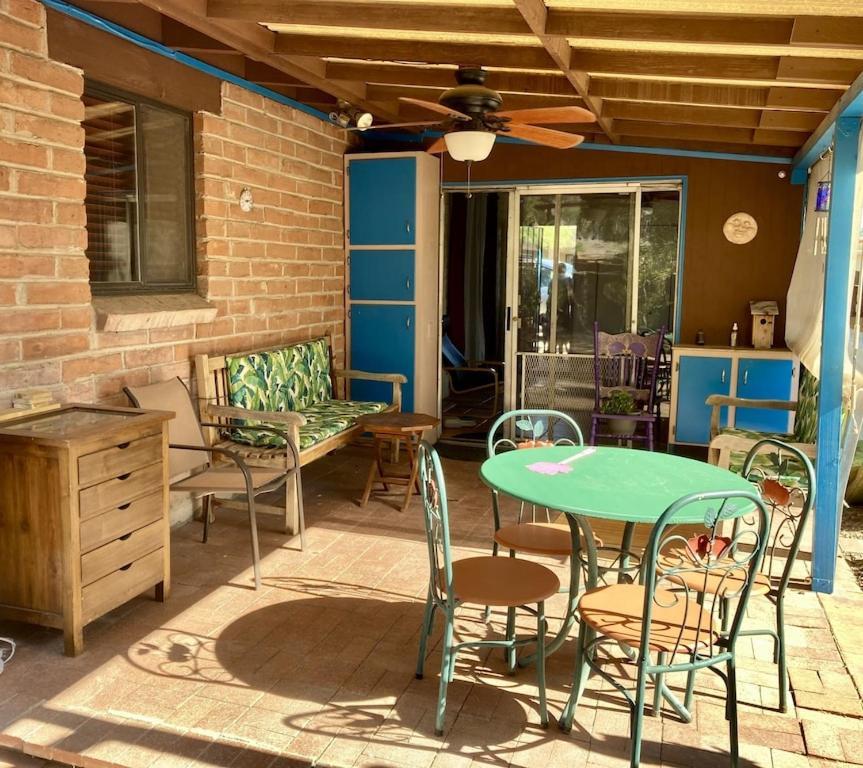 Casa Azul: Pet-Friendly Adobe Oasis in Central Location Tucson Exterior photo
