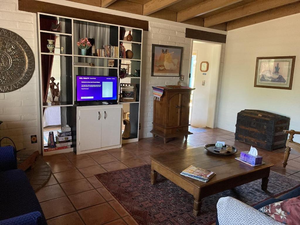 Casa Azul: Pet-Friendly Adobe Oasis in Central Location Tucson Exterior photo