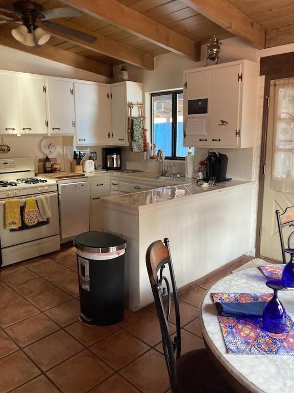 Casa Azul: Pet-Friendly Adobe Oasis in Central Location Tucson Exterior photo