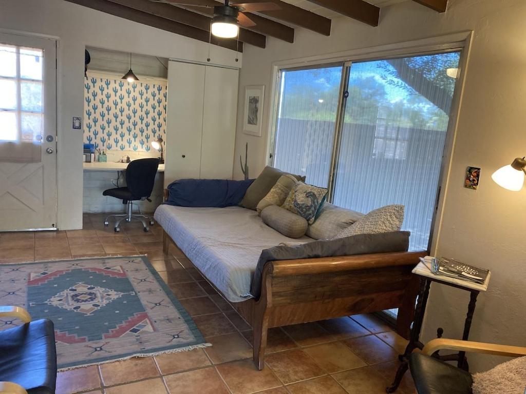 Casa Azul: Pet-Friendly Adobe Oasis in Central Location Tucson Exterior photo