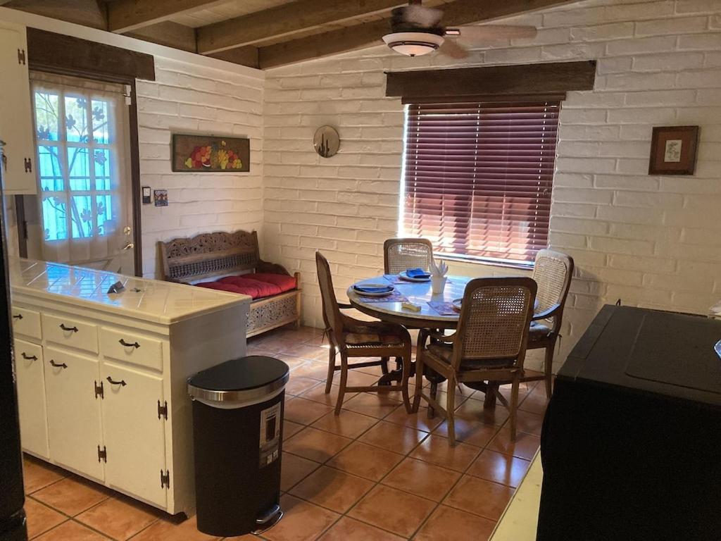 Casa Azul: Pet-Friendly Adobe Oasis in Central Location Tucson Exterior photo